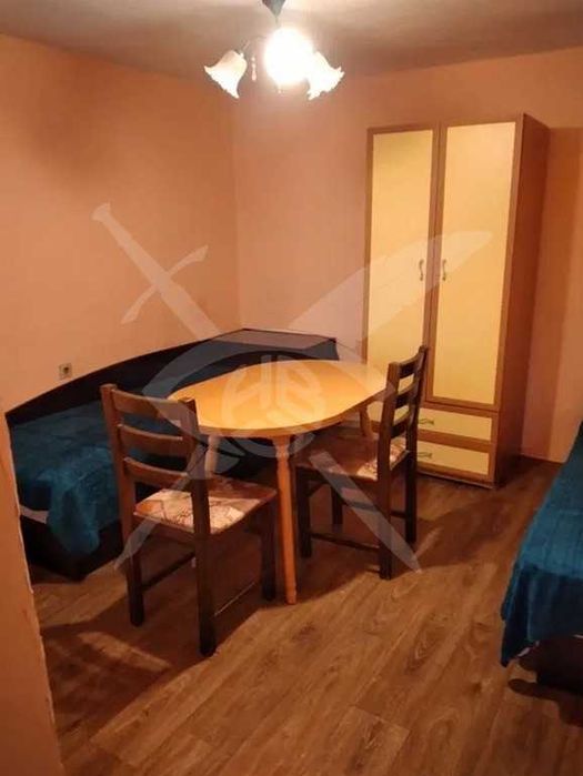 Дава се под наем Едностаен апартамент в Варна, Цветен квартал - 35 кв.м за 200 € - Снимка #1