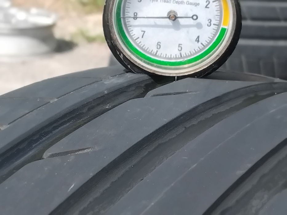 Гуми 225 45 19 Бриджстоун Bridgestone 2 броя - нов внос. Не са нови! Посочената цена е за един брой гума.