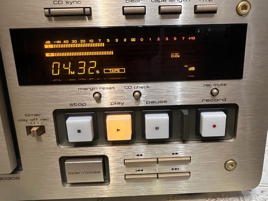 Продам новый TEAC- V 8030S