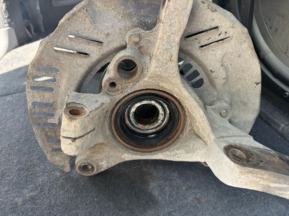 Ступица передняя правая subaru forester