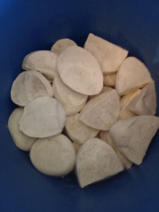 Vând brânză de oi amestecat cu capra