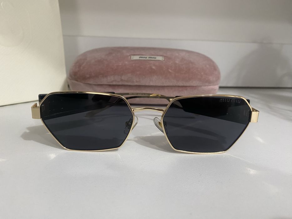 Ochelari de soare miu miu