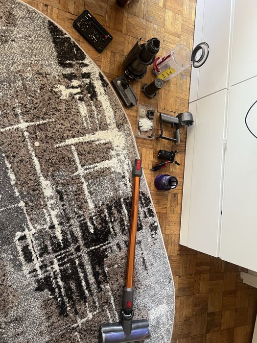 Aspirator Dyson V10 defect