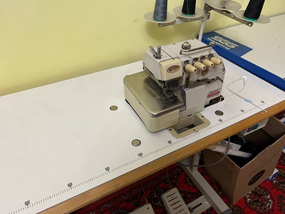 Тикувчилар учин оверлок машинаси