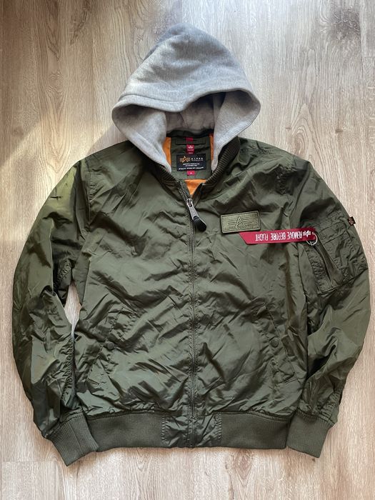Versace Hugo Boss Oakley Berghaus Alpha industries  мъжко яке