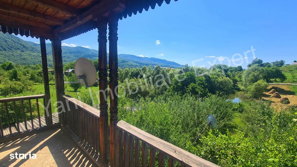 Casă cu lac de pește de vânzare în comuna Nucșoara, județ Argeș.