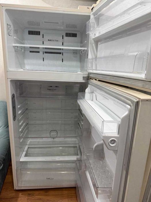 Холодильник LG с морозильной камерой