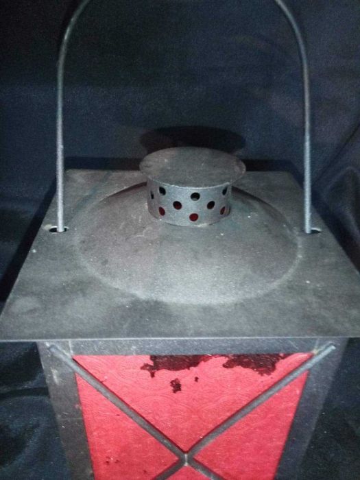 Lampa metal cu sticlă roșie