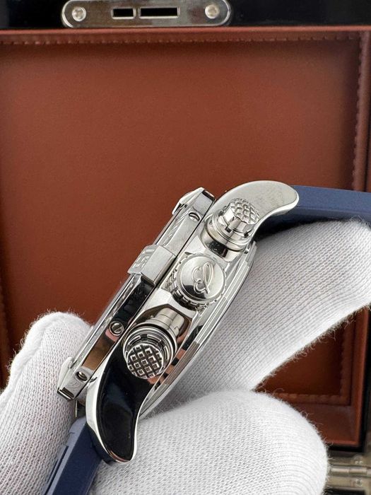 breitling chronomat avenger silver/blue