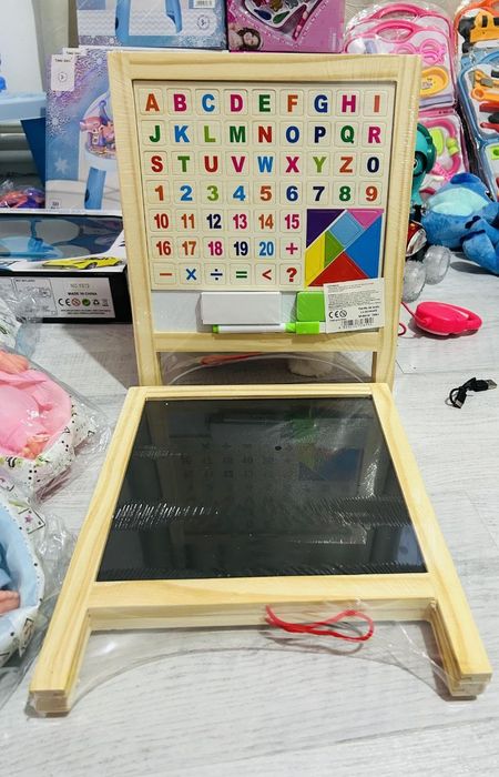 Tablă  din lemn magnetică + litere și cifre 
55 lei