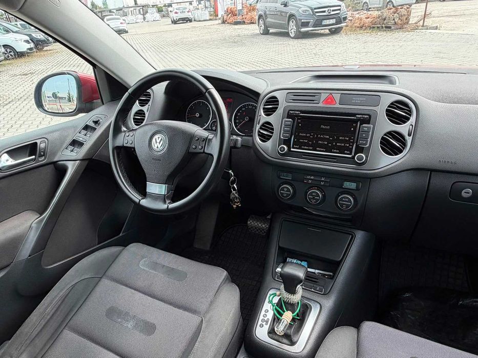 Volkswagen Tiguan / 4x4 / Automat / Navigatie / Proprietar