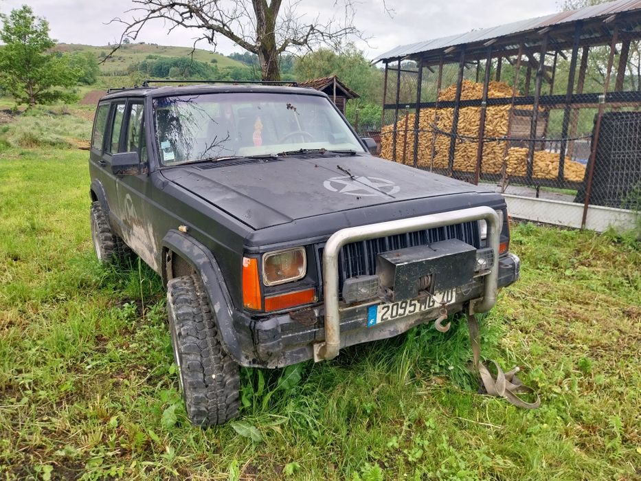 Vând jeep cheroke xj motor 2.1