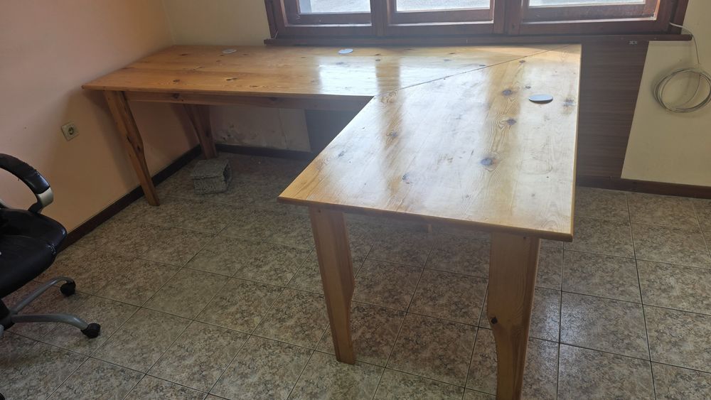 Бюро от ЧАМ ъглово