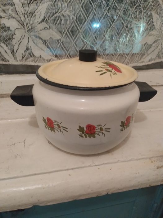 Кастрюли, бидоны, таз, бак