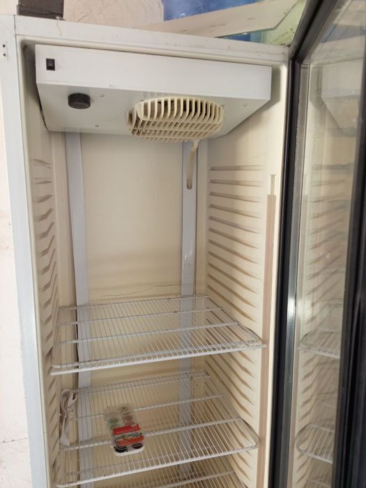 Витрина холодильник