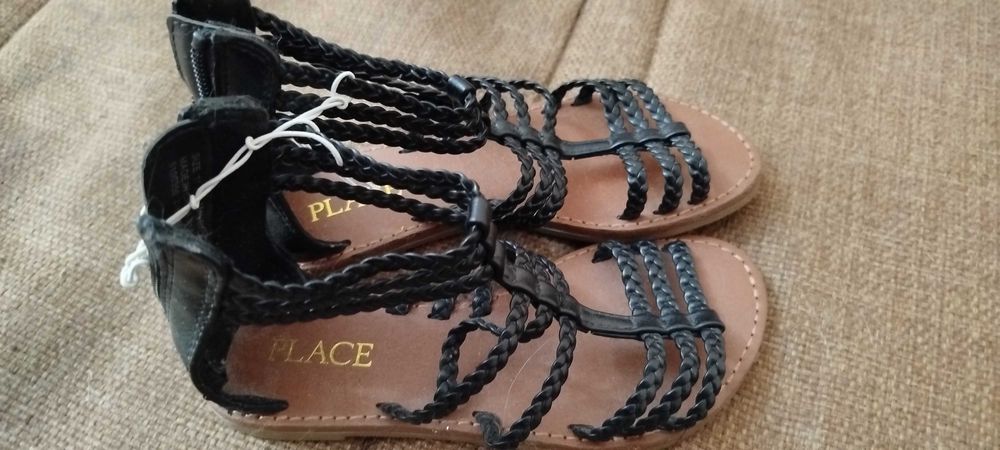 Новые фирменные босоножки для девочки