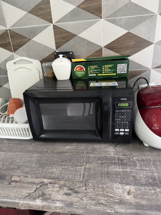 Холодильник, телевизор , микроаолновка , сейф , проектор