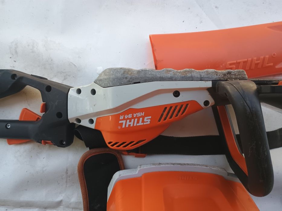 Set Stihl foarfeca gard viu  Stihl hsa 94r și baterie tip rucsac ar1000