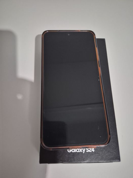 Vand Telefon Samsung S24 Cutie
Teleut cu folie si husa.
Telefonul vine impreuna cu cutia originala , Cablu, Husa si Folie + copie factura