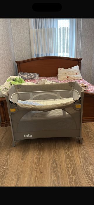 Складная кровать joie