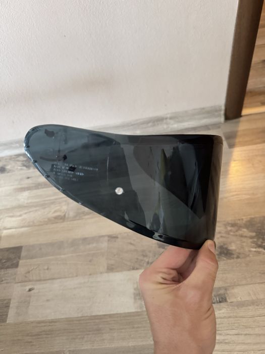 Продавам тъмен визьор за SHOEI NXR2