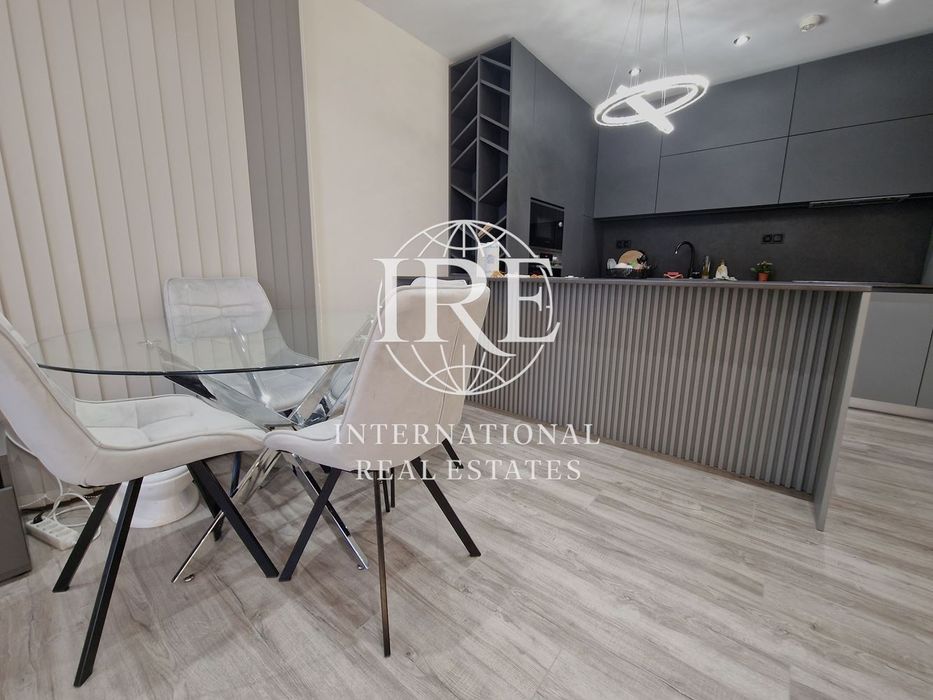 Продава се Тристаен апартамент в Балчик - 136 кв.м за 413 €/кв.м - Снимка #1