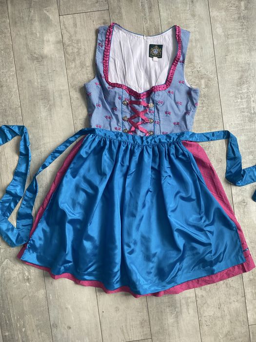 Rochie dirnl traditionala bavareza