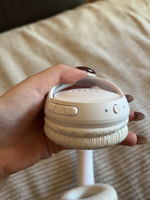 Слушалки JBL в отлично състояние. Tune 520BT Pure bass sound, бели