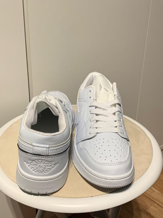 Adidasi jordan 1 low white