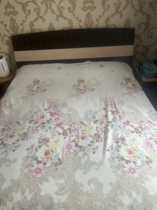 Продам Кровать двуспальная