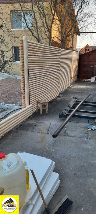 Gard din Lemn Rotund MODERN - Gradina ta = Oaza ta de liniste!