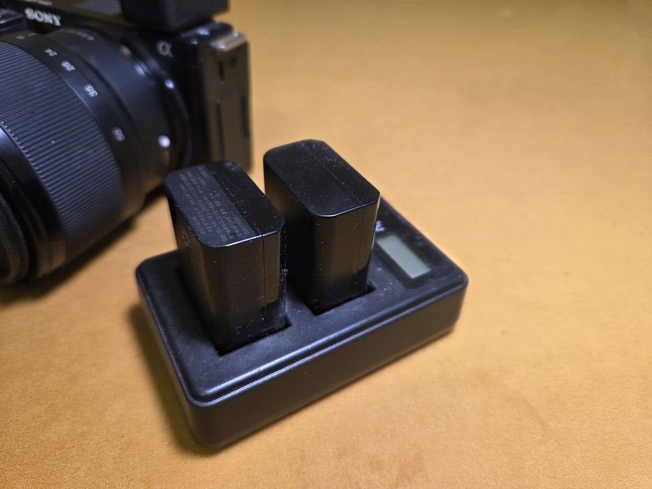 Sony zv-e10 + два объектива и 2 АКБ.