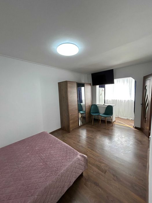 Inchiriez Garsoniera Tractorul etaj 1