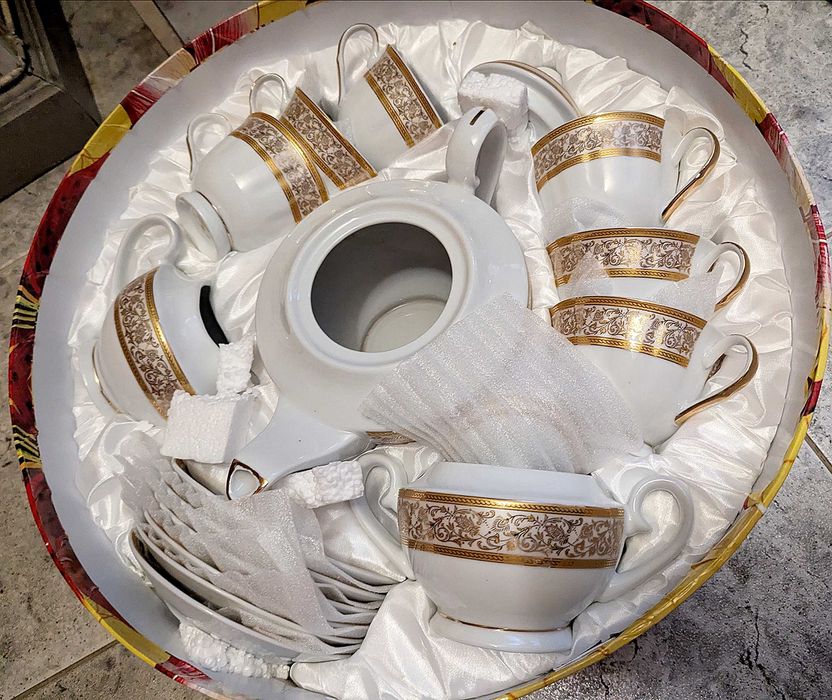 Новые Столовый и чайный сервиз