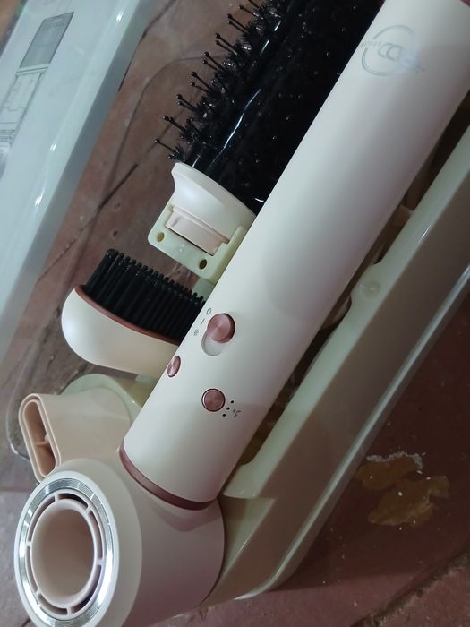 Dayson red styler