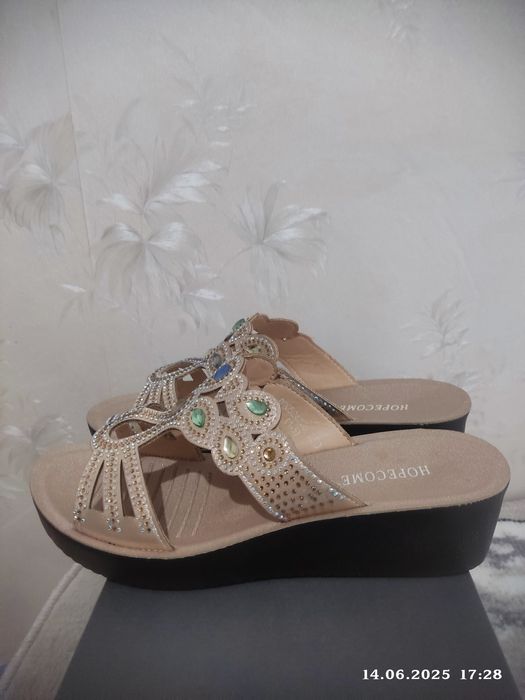 Летние,легкие, нарядные женские танкетки. Размер 40.