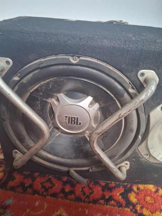 Tub de bass și stație.