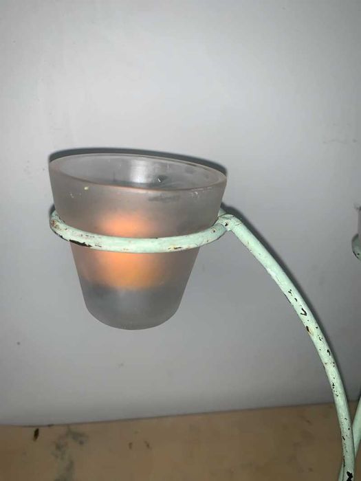 Suport de trei lumanari din fier si pahare de sticla decor