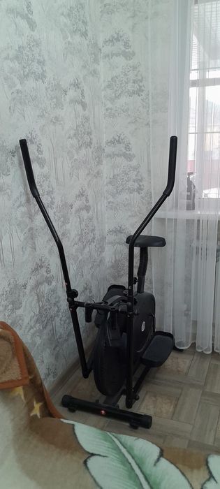 Велотренажер черный