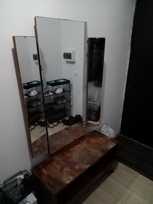 Отдам комод с зеркалом