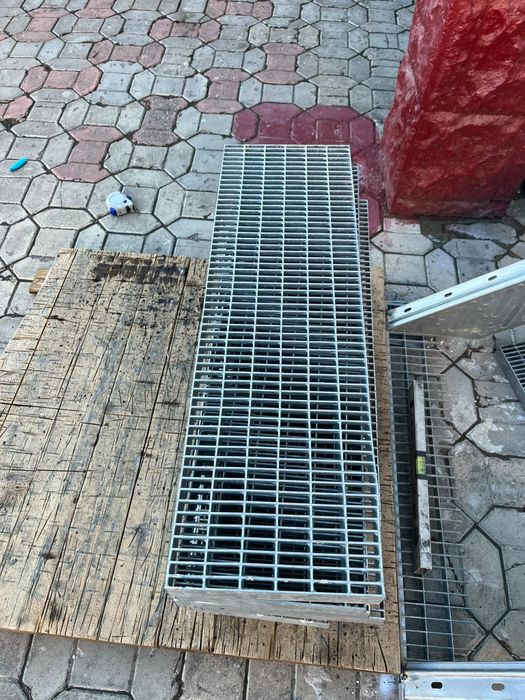 Trepte zincate galvanizate gretare zincate