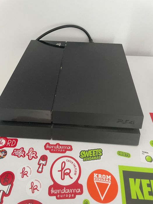 Vand un ps4 si o statie  de boxe pioneer