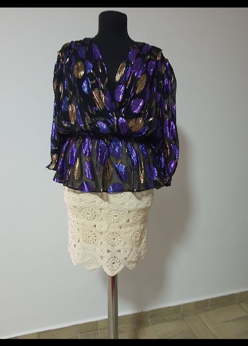 Top din tull cu insertii aurii, maneci bufante