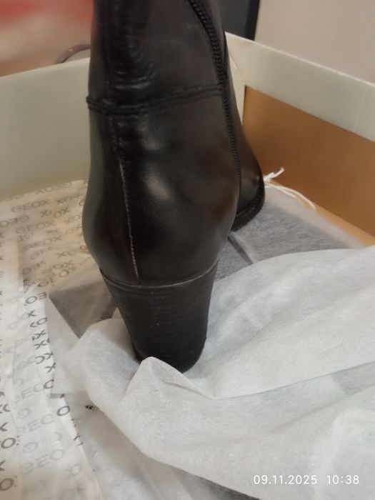 Сапоги демисезонные, кожаные.