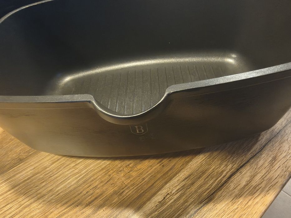 Oala tip tava  cu capac sticla ,fund și pentru inducție ,capac cu picu