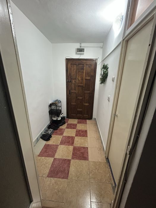 Garsoniera Mioveni zona A uri etaj 3