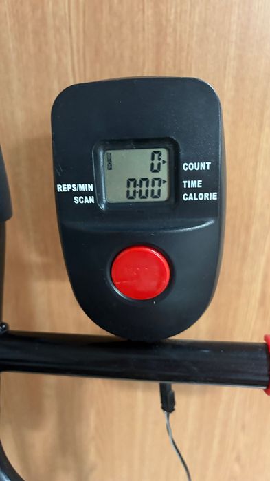 Aparat fitness abdomen cu ecran digital – Ca nou, nefolosit