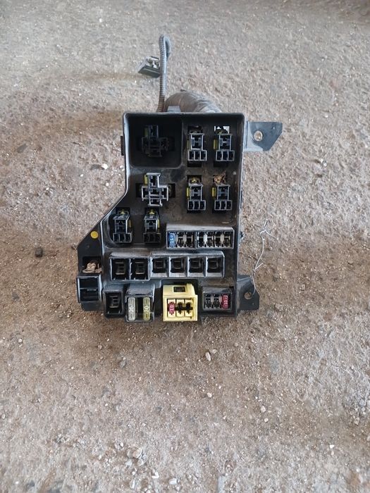 Блок предохранителей Вольво S40