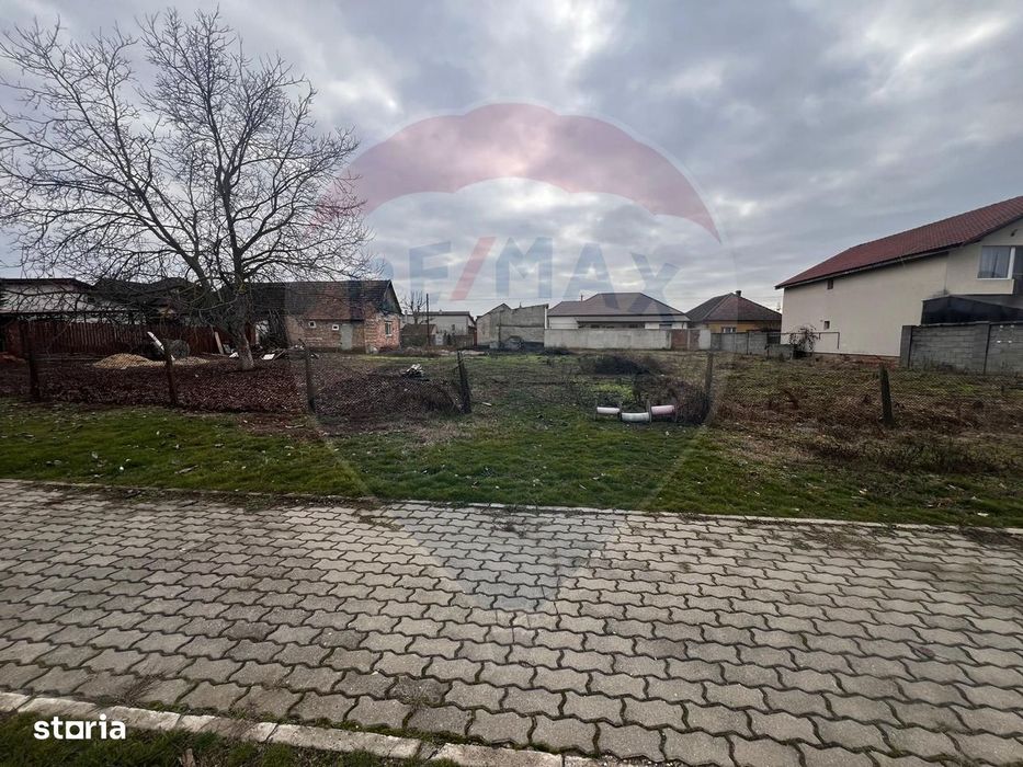 Teren de inchiriat-Subcetate( langa Bazinul de înot și polo )