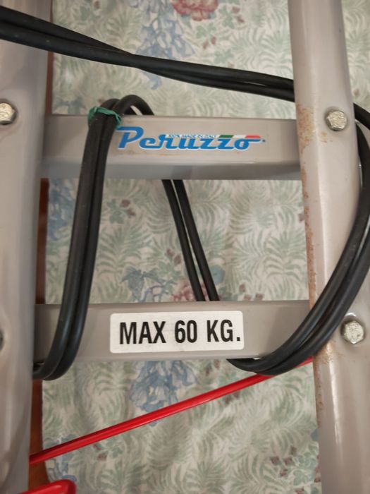 Италиански багажник за 4 велосипеда за теглич с номер и стопове